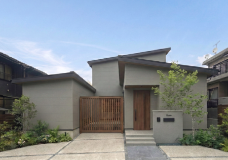 『ほぼ平屋』光と木の温もりに包まれる和モダンの家