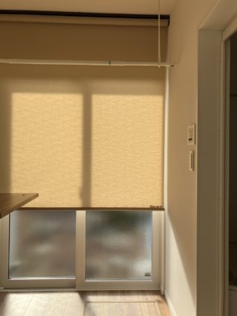 暮らしの中の「あってよかった！」を叶える、ロールカーテンの便利な活用方法【二世帯住宅】